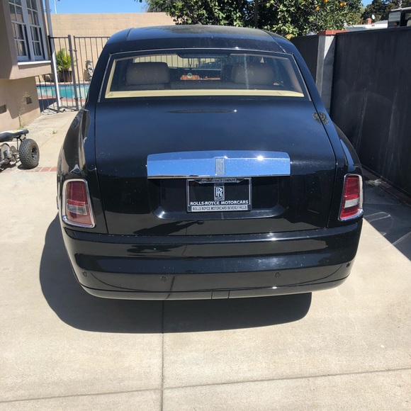 Meet your Posher, Givenchy - Picture 2 of 3